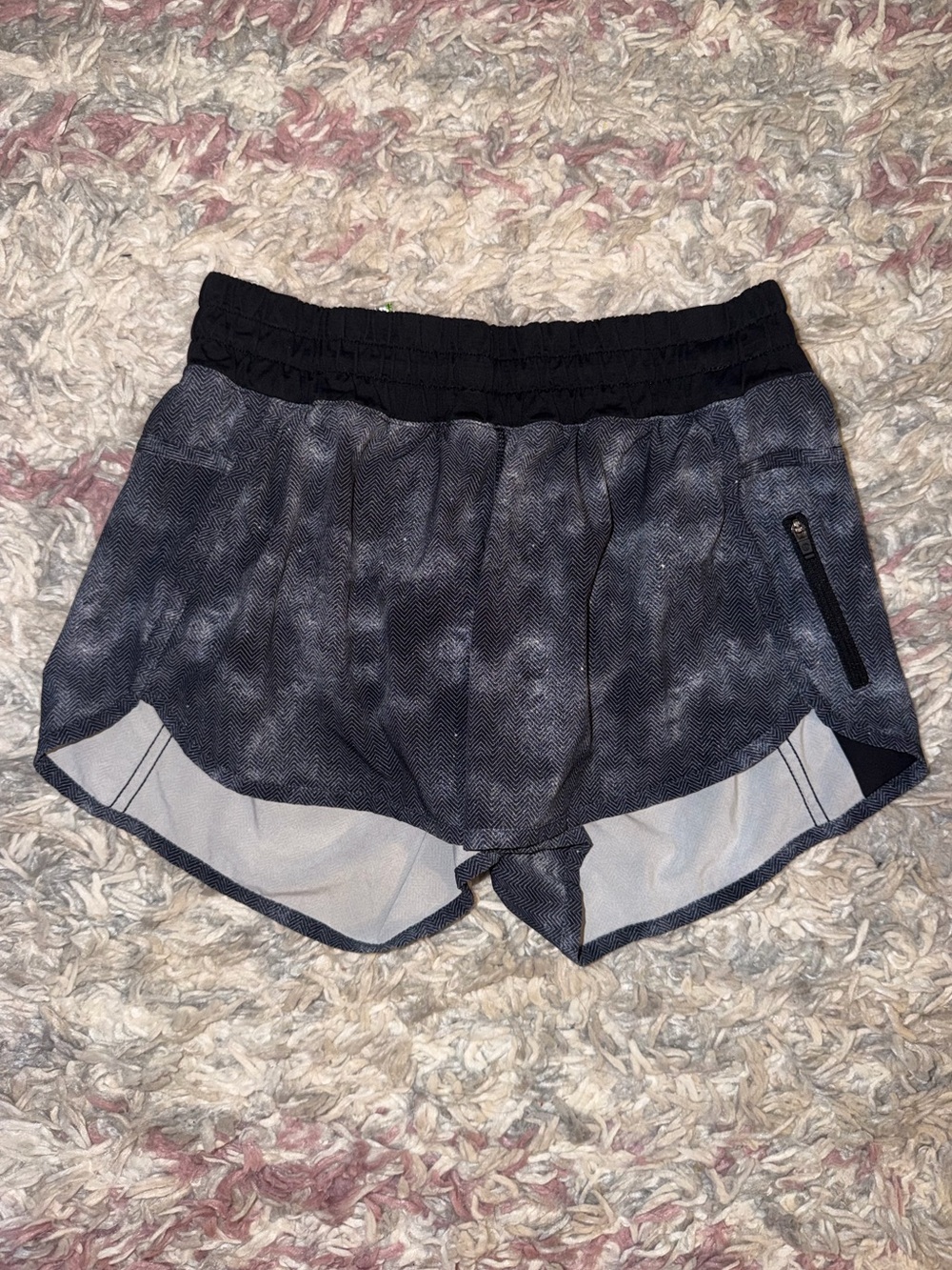 Lululemon patterned shorts 8